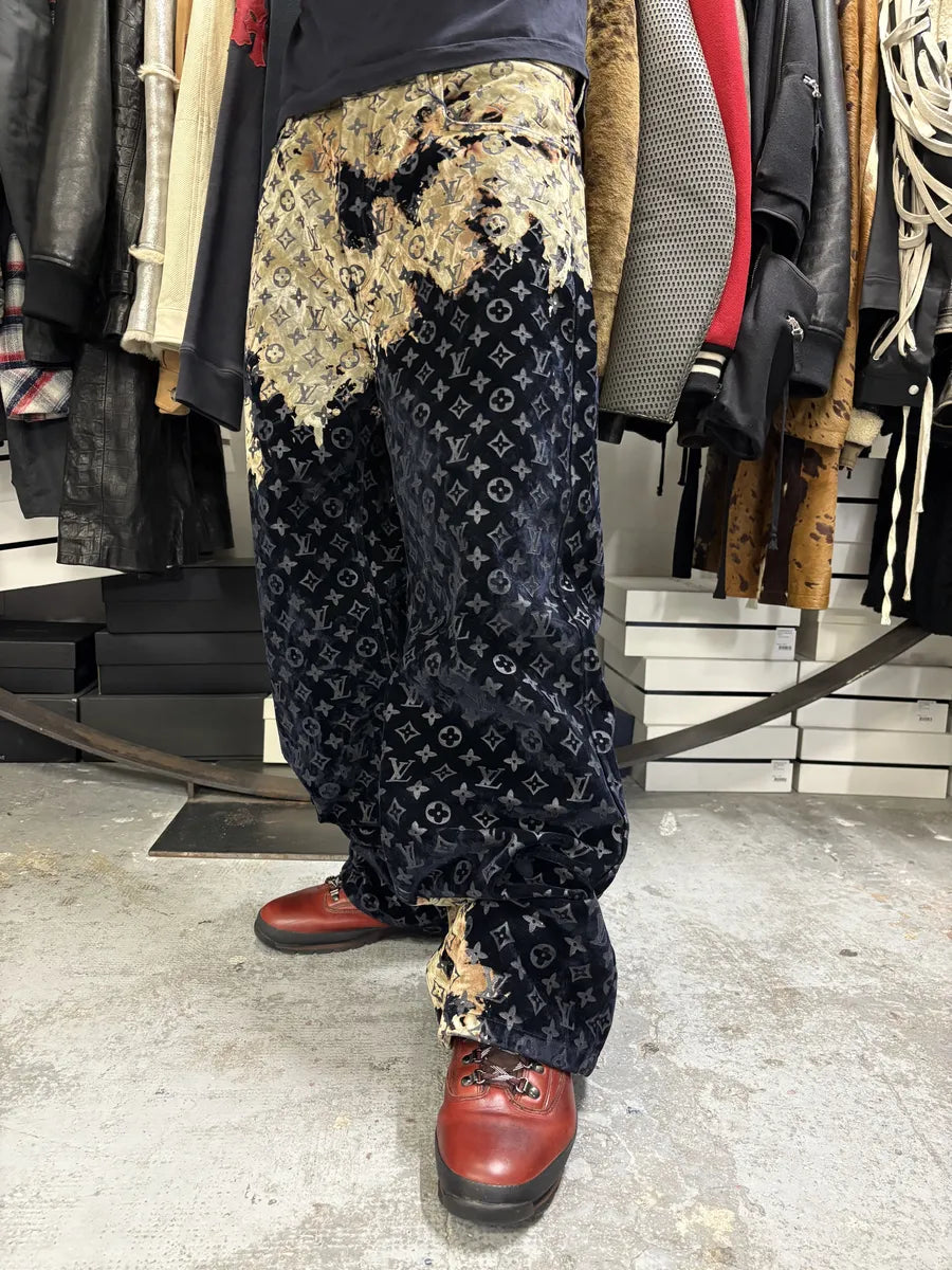 FW2023 Louis Vuitton Bleach Effect Monogram Navy Denim Pants ZWcIkIy 4