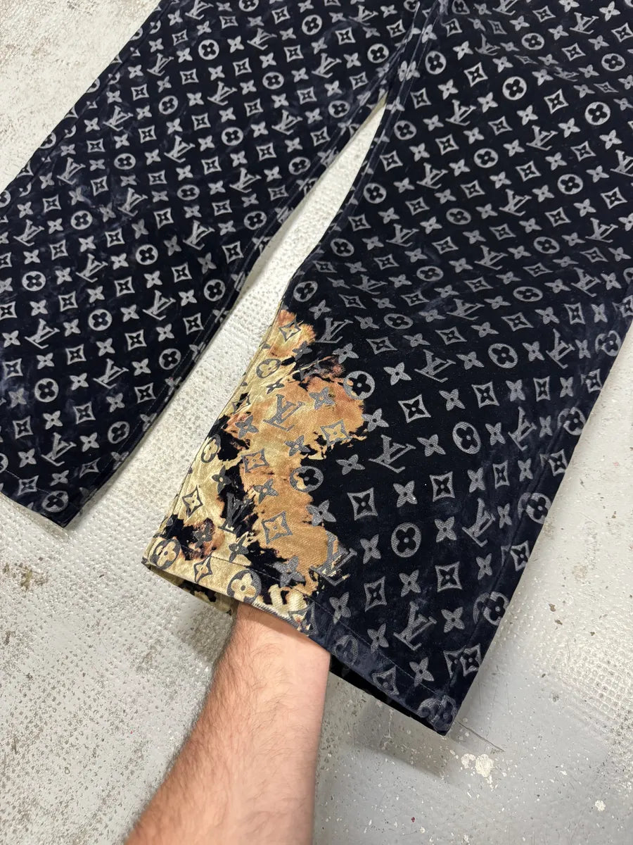FW2023 Louis Vuitton Bleach Effect Monogram Navy Denim Pants ZWcIkIy 10