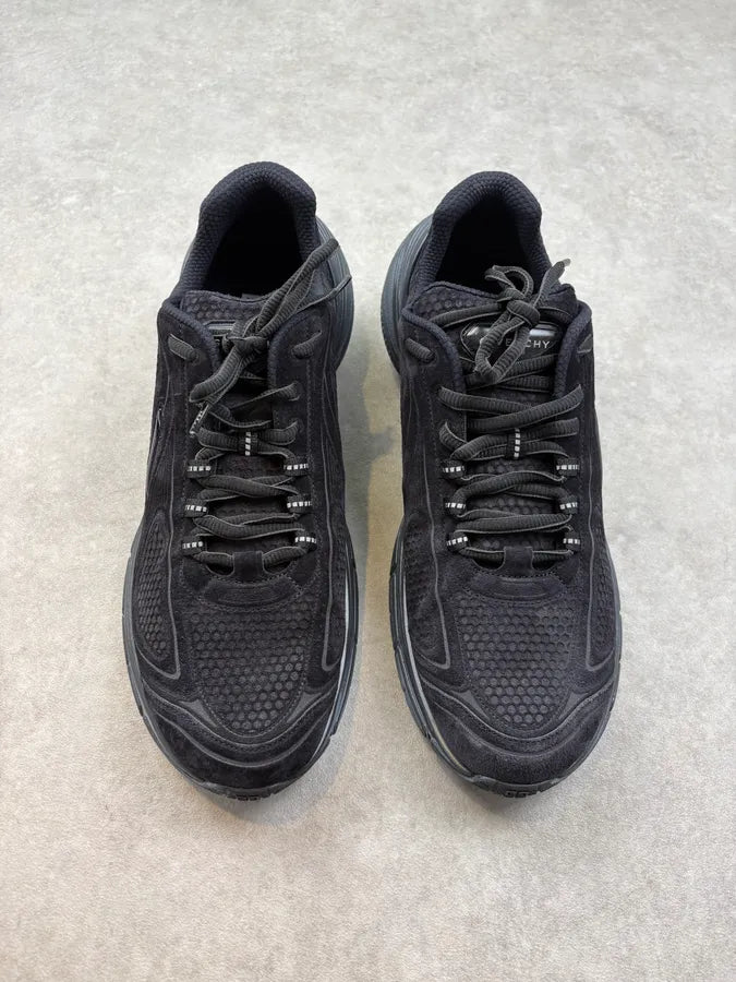 FW2024 Givenchy Black Runner Oversized Sneakers CSApJPJ 1