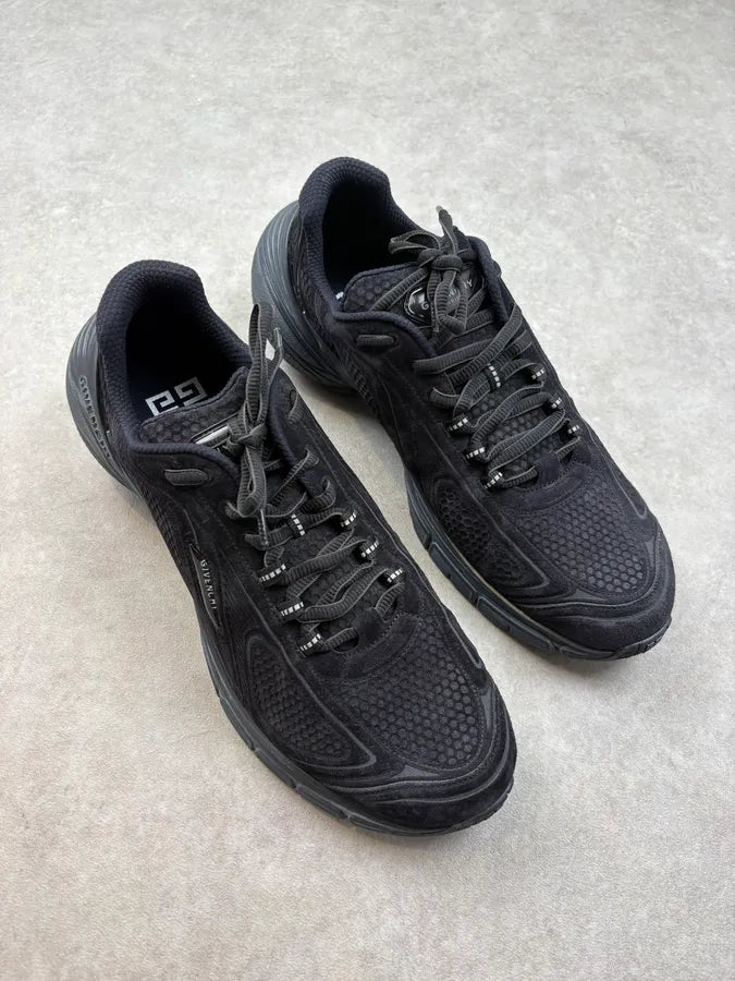 FW2024 Givenchy Black Runner Oversized Sneakers CSApJPJ 3