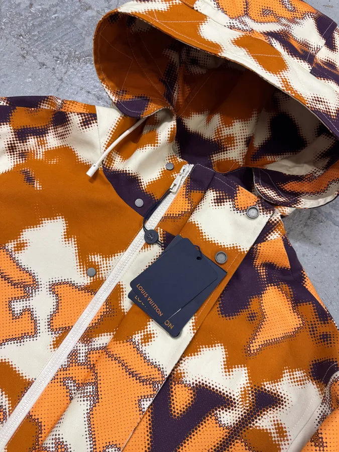 FW2024 Louis Vuitton Orange Map Camo Cotton Hooded Zip-Up Jacket qxxWJwt 10