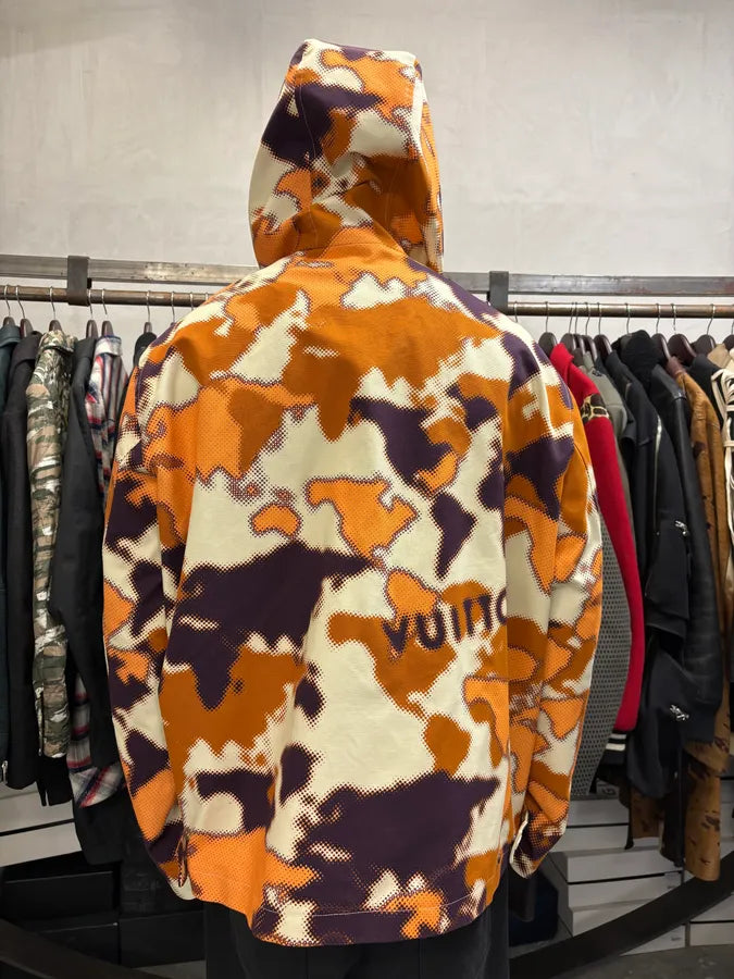 FW2024 Louis Vuitton Orange Map Camo Cotton Hooded Zip-Up Jacket qxxWJwt 4
