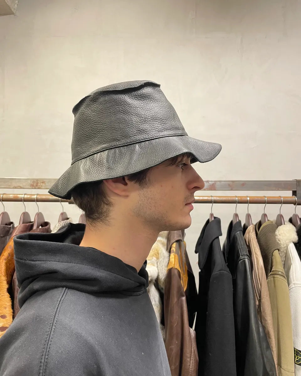 Giorgio Armani Black Grained Leather Hat GPqxIAf 0