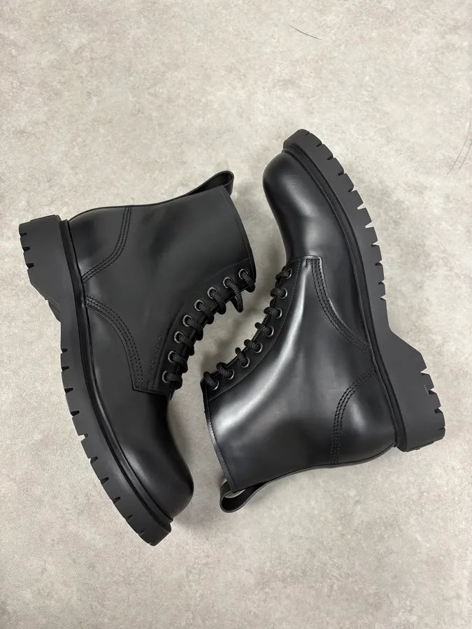 AW2023 Givenchy Black Leather Combat Boots by Matthew Williams NlusiXd 7