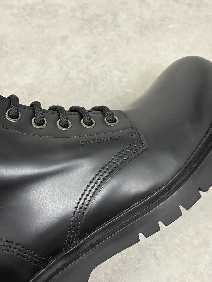 AW2023 Givenchy Black Leather Combat Boots by Matthew Williams NlusiXd 10