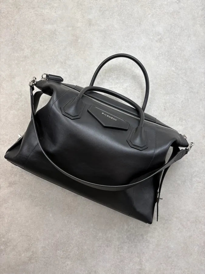 Givenchy Black Antigona Leather Handle Bag by Matthew Williams xccsNFD 5