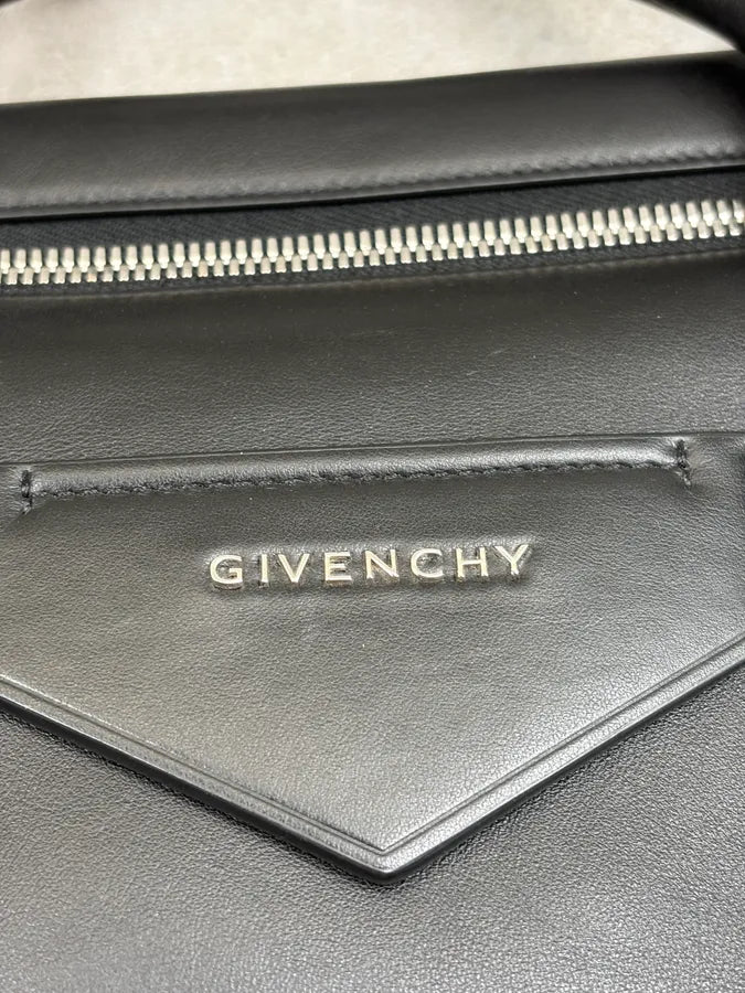 Givenchy Black Antigona Leather Handle Bag by Matthew Williams xccsNFD 11