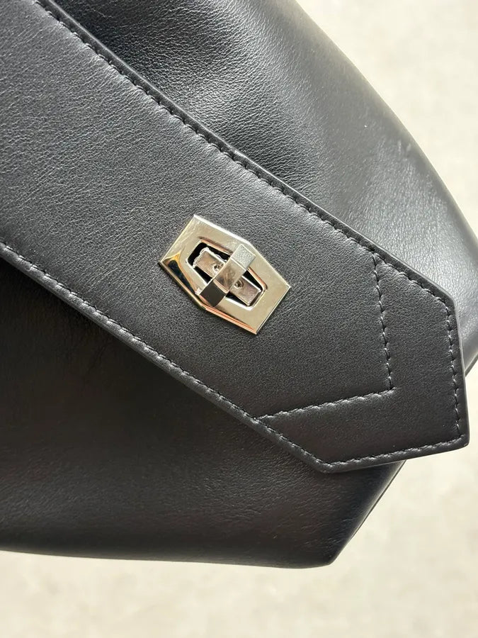 Givenchy Black Antigona Leather Handle Bag by Matthew Williams xccsNFD 8