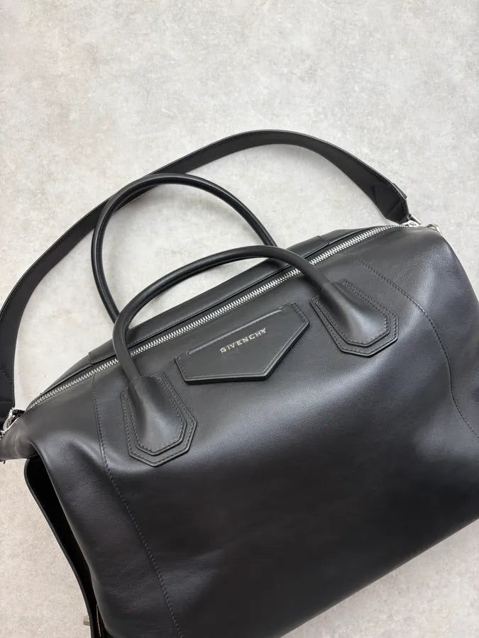 Givenchy Black Antigona Leather Handle Bag by Matthew Williams xccsNFD 4