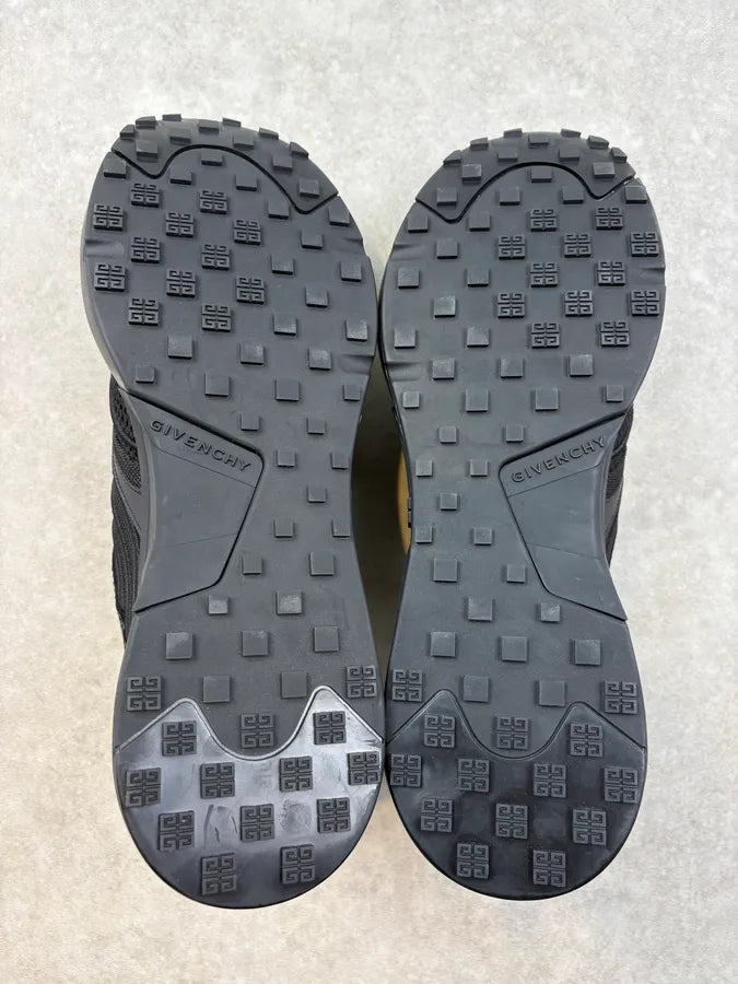Givenchy Black Runner Premium Hybrid Sneakers GPWTVGq 7