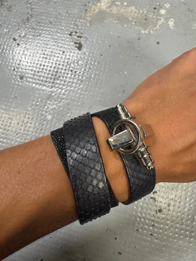 Givenchy Grey Snakeskin Effect Leather Bracelet TeRVScP 2