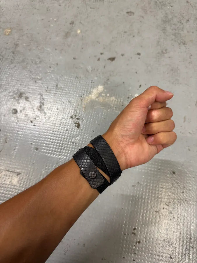 Givenchy Grey Snakeskin Effect Leather Bracelet TeRVScP 3