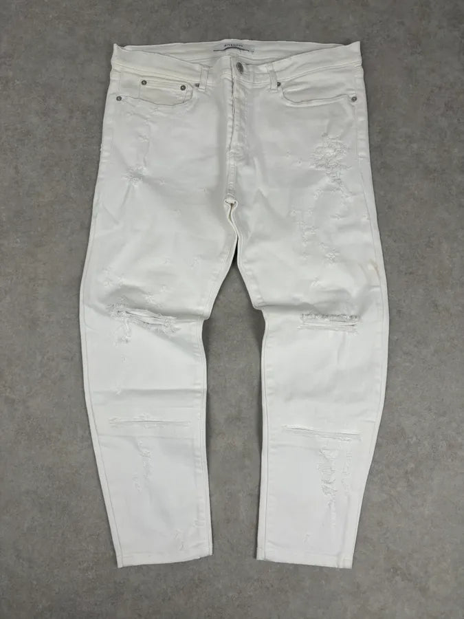 2010s Givenchy White Distressed Denim Jeans zpZacdZ 0