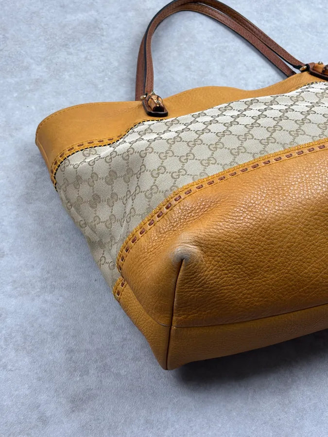 2000s Gucci Beige Mustard GG Laidback Crafy Canvas Leather Tote Bag zEkAQKd 17