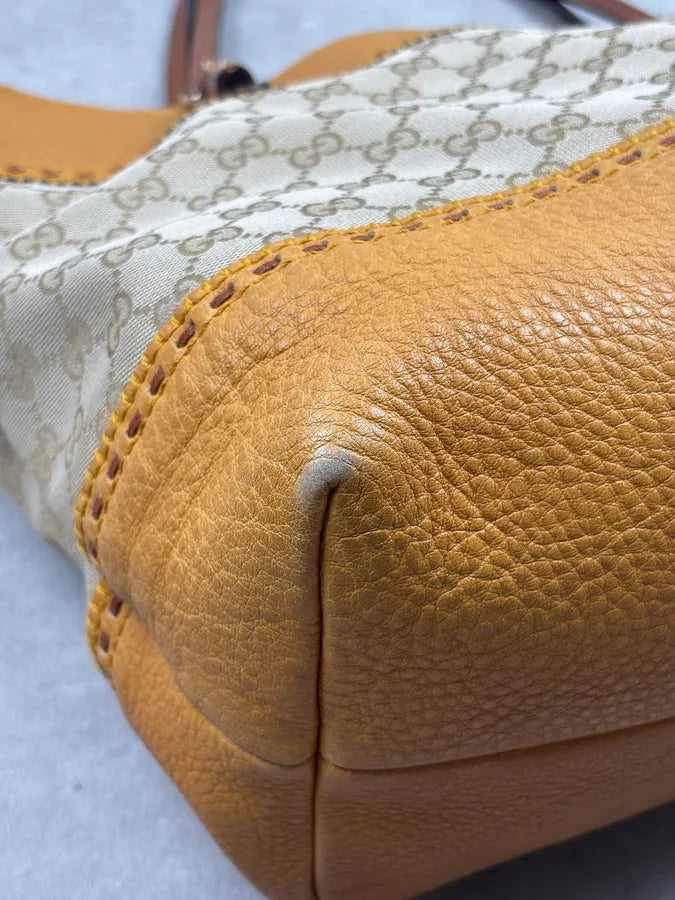 2000s Gucci Beige Mustard GG Laidback Crafy Canvas Leather Tote Bag zEkAQKd 12