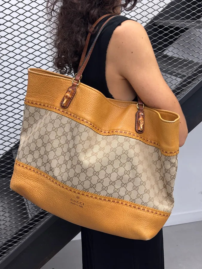 2000s Gucci Beige Mustard GG Laidback Crafy Canvas Leather Tote Bag zEkAQKd 2