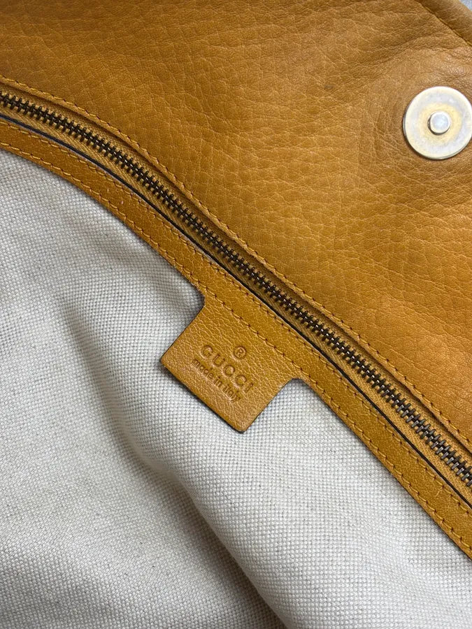 2000s Gucci Beige Mustard GG Laidback Crafy Canvas Leather Tote Bag zEkAQKd 20