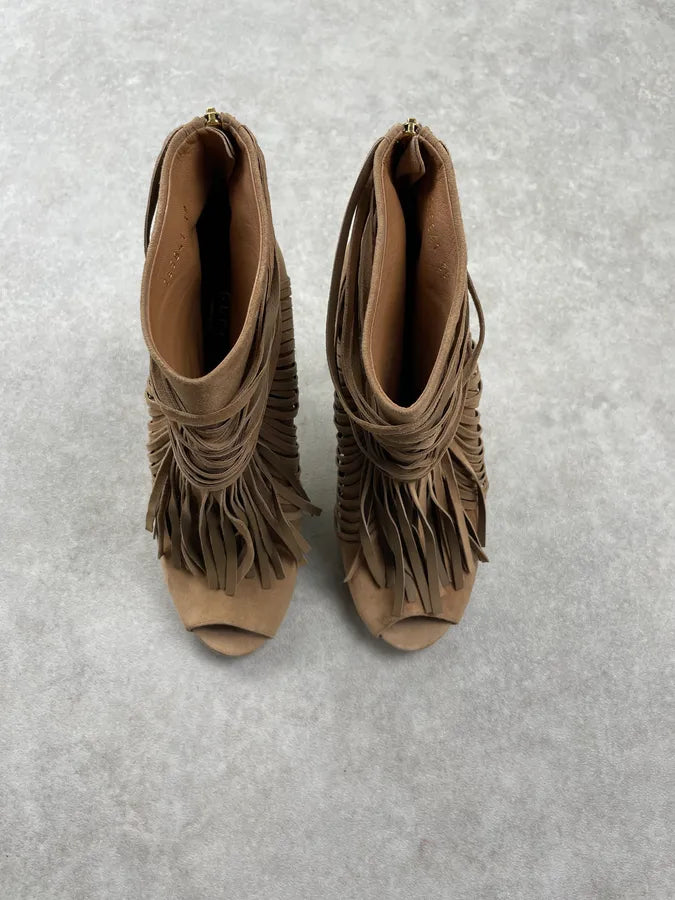 AW2014 Gucci Beige Suede Fringe Heels by Frida Giannini FwGQhTb 3