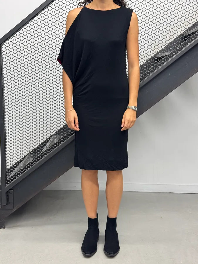 2000s Gucci Black Asymmetric Fuchsia Pink Lined Dress by Tom Ford PkivIEO 1