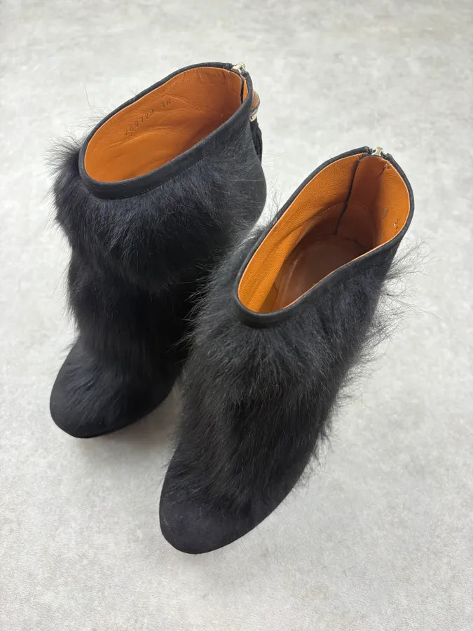 AW2011 Gucci Black Fur Suede Leather Heels by Frida Giannini WXOMEyY 2