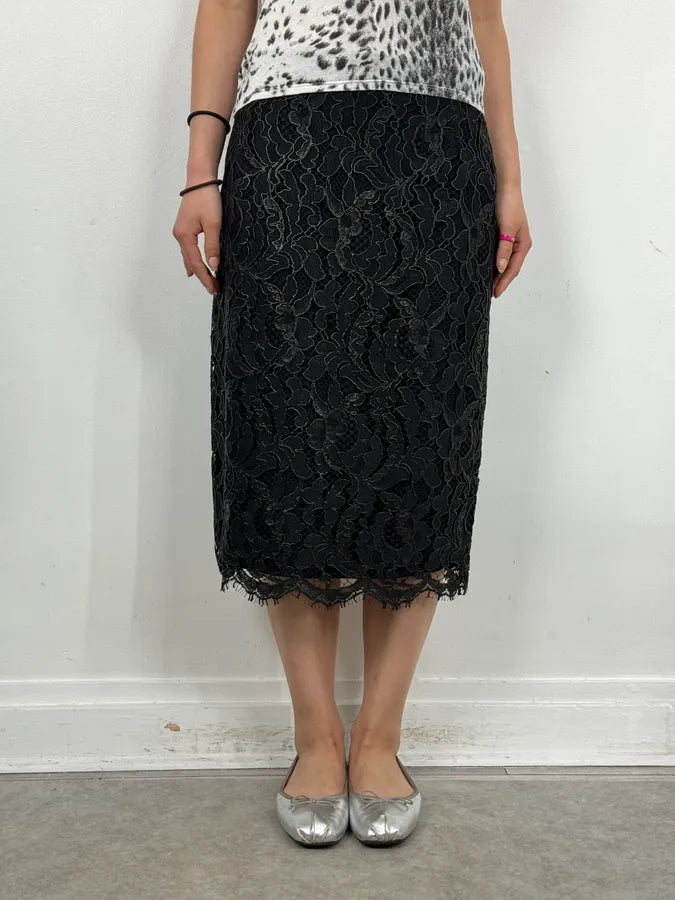 FW2013 Gucci Black Lace Scalloped Skirt by Frida Giannini YXcNFtV 1