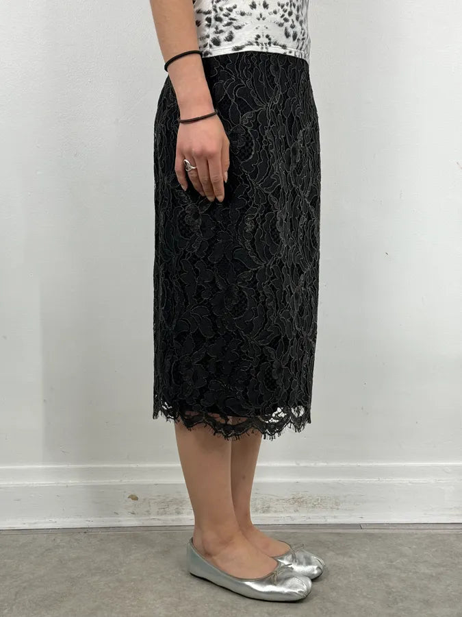 FW2013 Gucci Black Lace Scalloped Skirt by Frida Giannini YXcNFtV 2