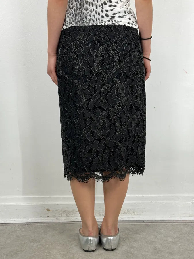 FW2013 Gucci Black Lace Scalloped Skirt by Frida Giannini YXcNFtV 3
