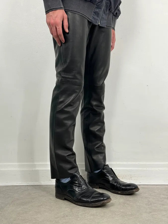 2000s Gucci Black Minimalist Leather Slim Pants by Tom Ford yAmIhWh 2