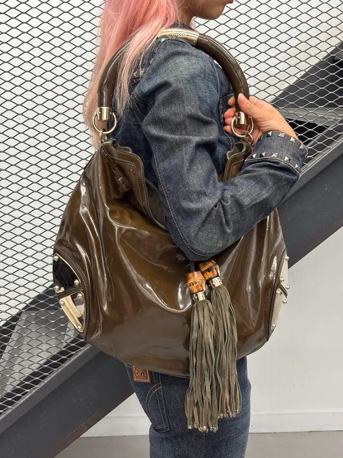 2000s Gucci Brown Patent Leather Fringe Indy Shoulder Bag by Frida Giannini ZlVpAVq 1