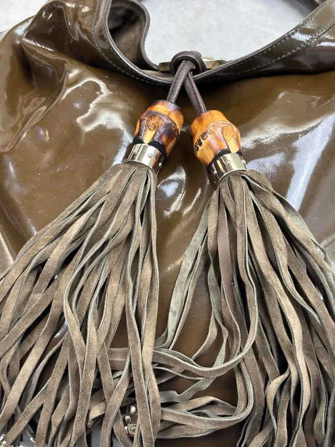 2000s Gucci Brown Patent Leather Fringe Indy Shoulder Bag by Frida Giannini ZlVpAVq 8
