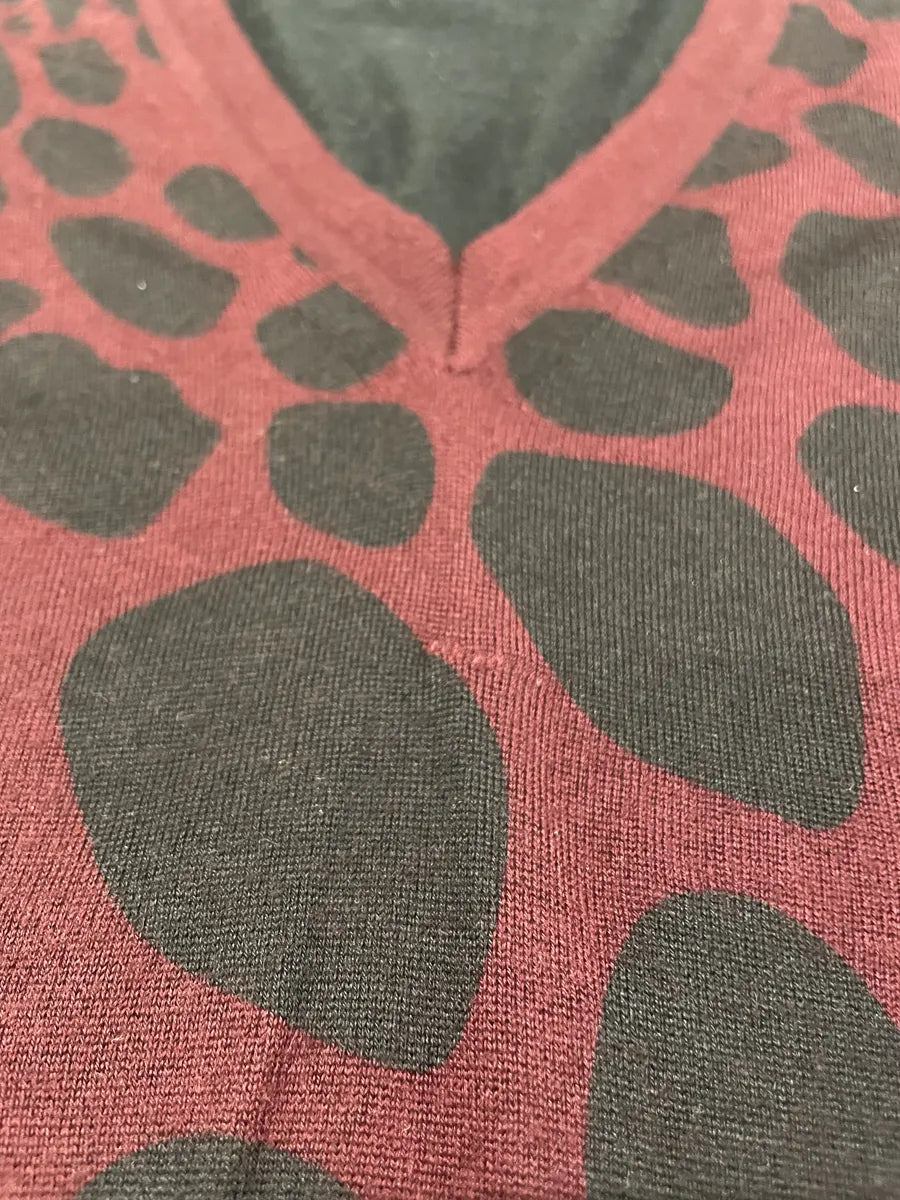 Gucci Cashmere V Animal Print Bordeaux & Black Sweater (S/M) 7
