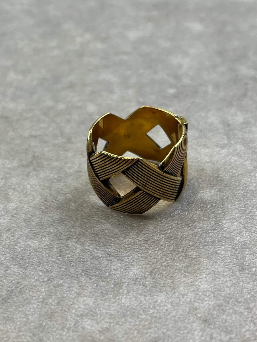 Gucci Gold Brass Textured Ring mJRifIB 2