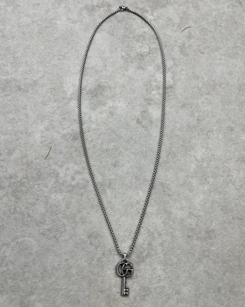 Gucci Silver Grey Metal Key Pendant Necklace TGMJuIH 0