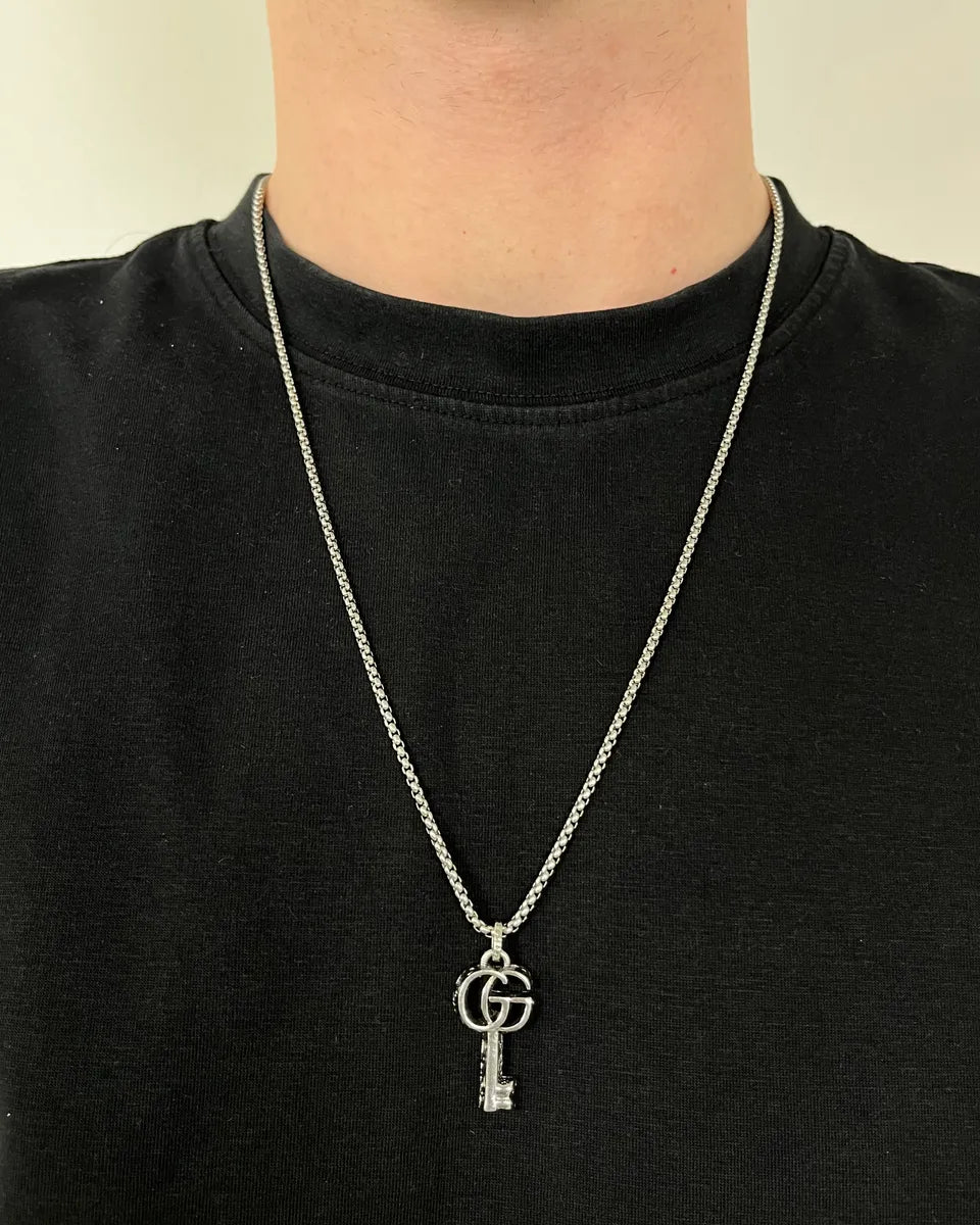 Gucci Silver Grey Metal Key Pendant Necklace TGMJuIH 1