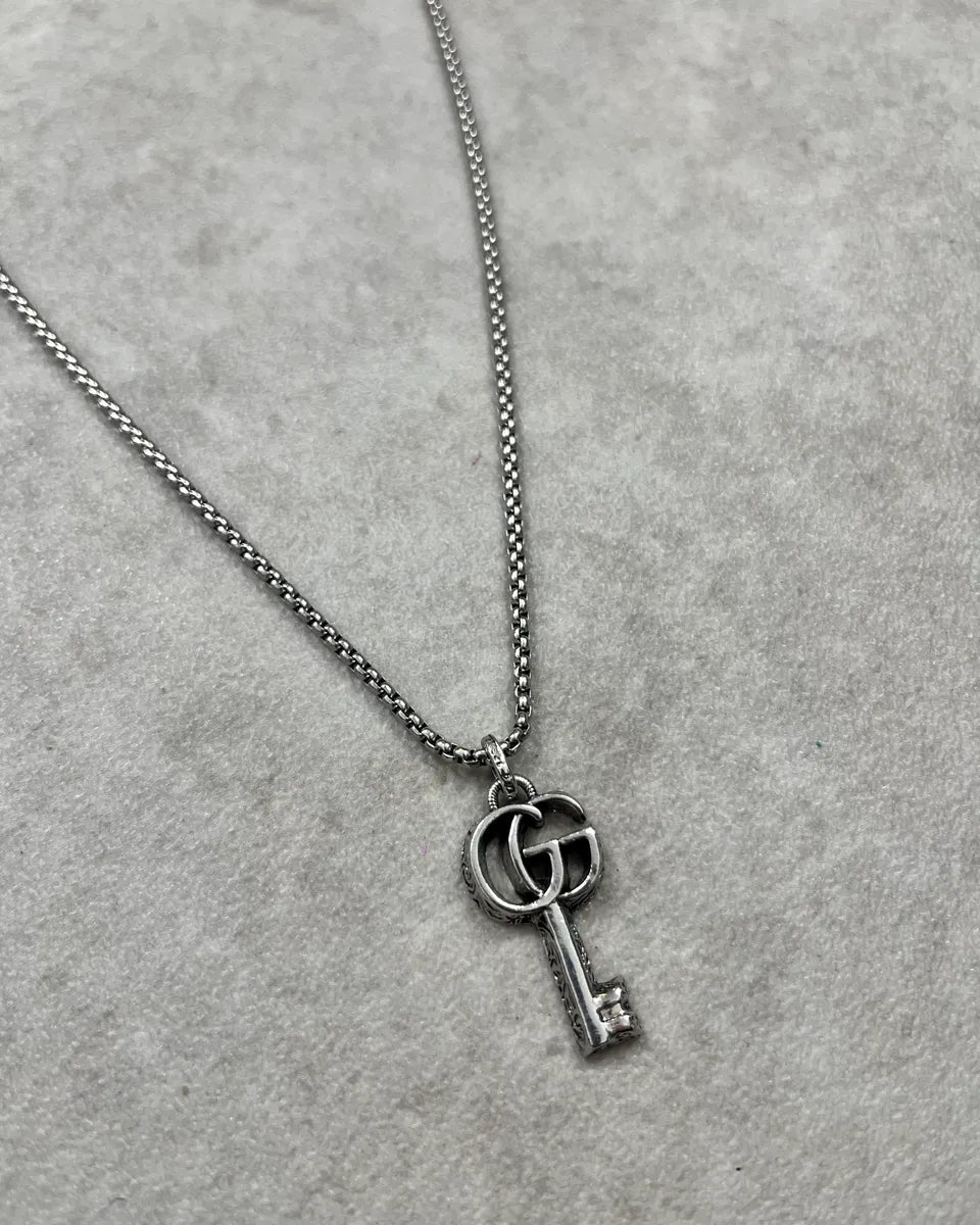 Gucci Silver Grey Metal Key Pendant Necklace TGMJuIH 2