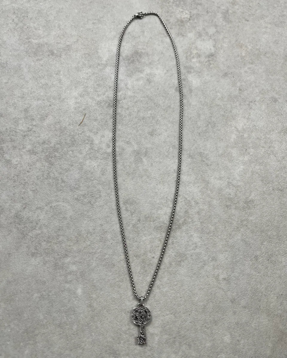 Gucci Silver Grey Metal Key Pendant Necklace TGMJuIH 4