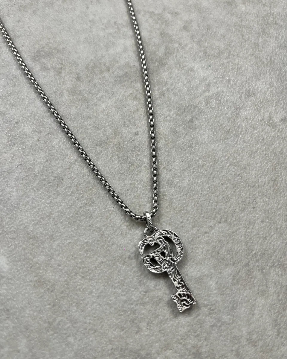 Gucci Silver Grey Metal Key Pendant Necklace TGMJuIH 5