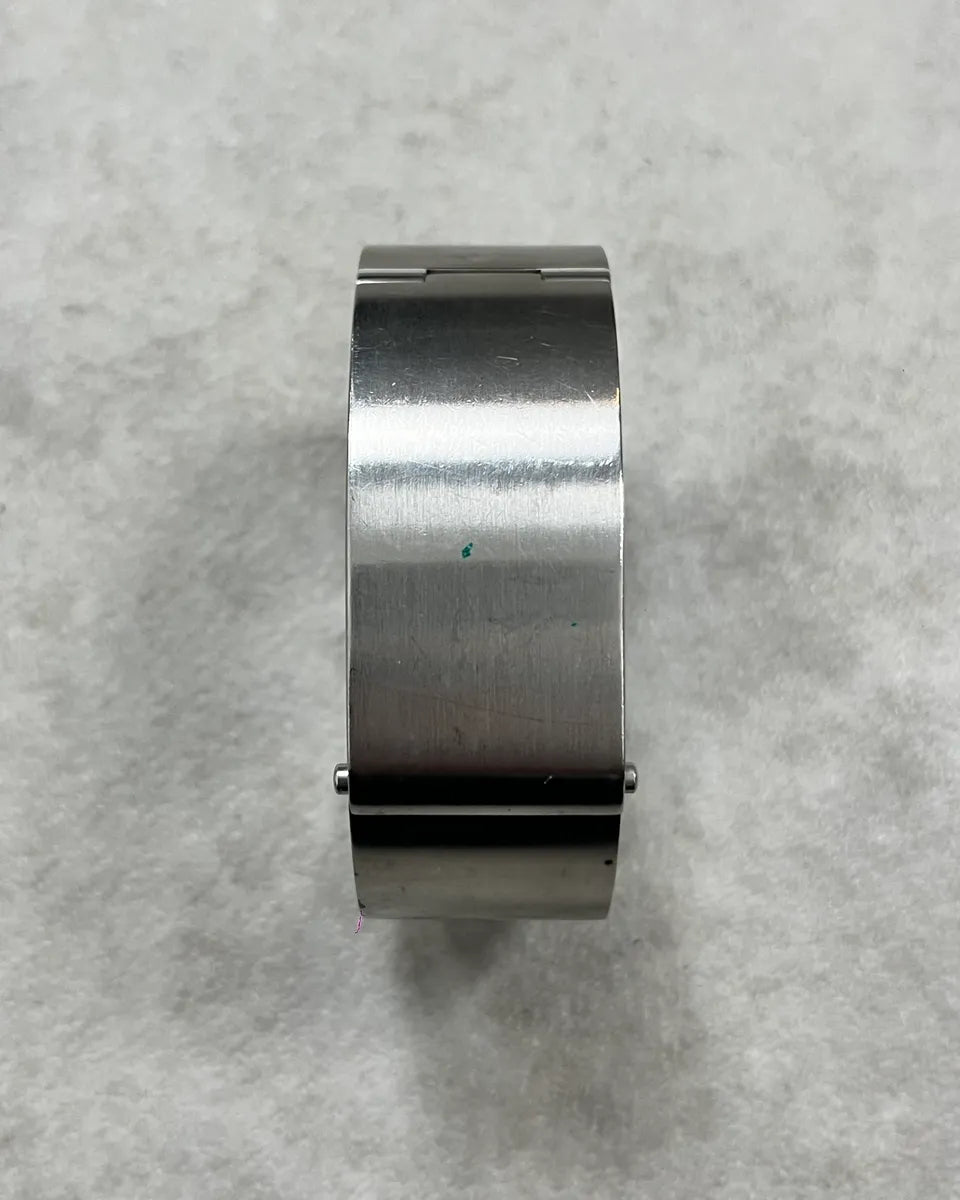 Gucci Silver Stainless Steel Logo Watch UbaURGU 4