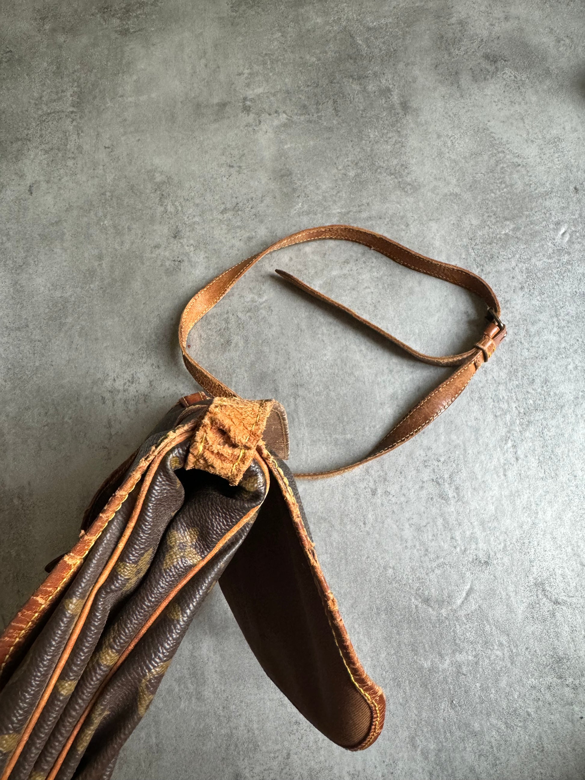 1980 Louis Vuitton Saumur 30 Shoulder Bag  (OS) - 9