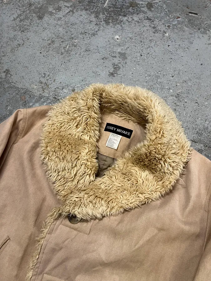 Issey Miyake Beige Suede Fur-Trimmed Long Coat RRpuQXv 6