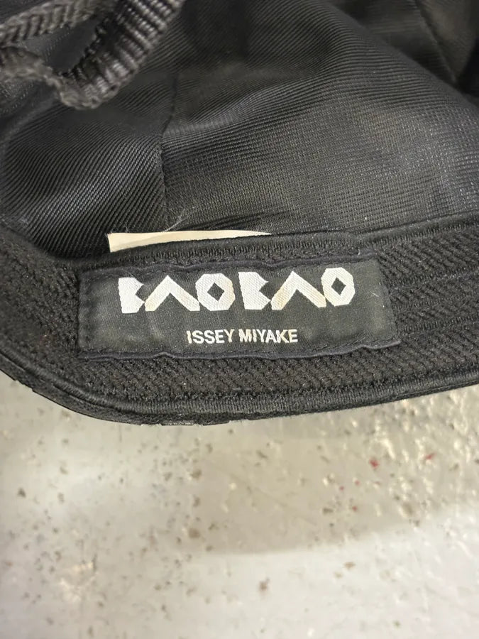 Issey Miyake Black Nylon Geometric Triangle Cap zaIbRxs 6