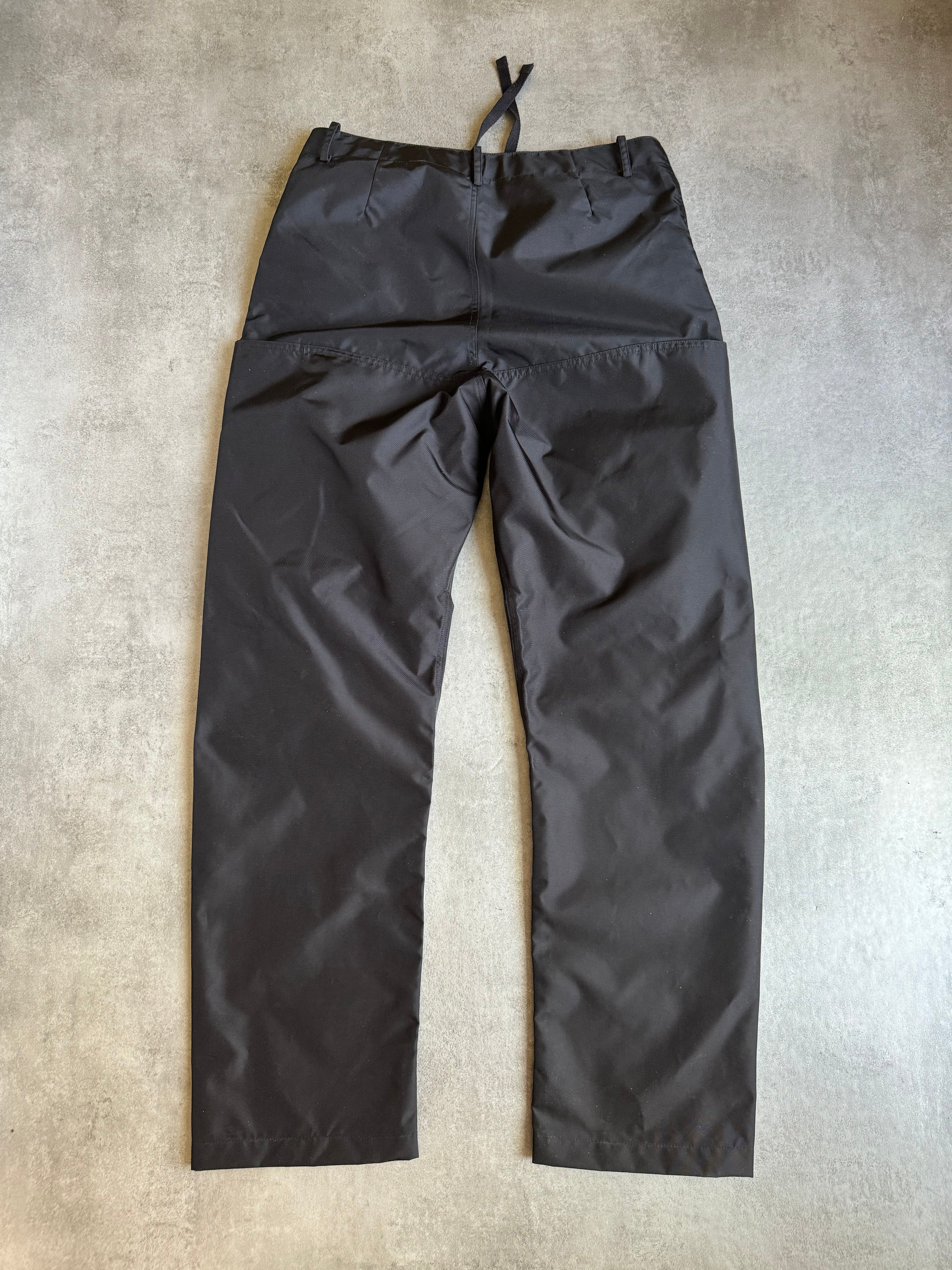 Yeezy Gap Nylon Black Pants (M) – Dolce Vita Hub Yeezy Gap Nylon Black Pants (M) – Dolce Vita Hub