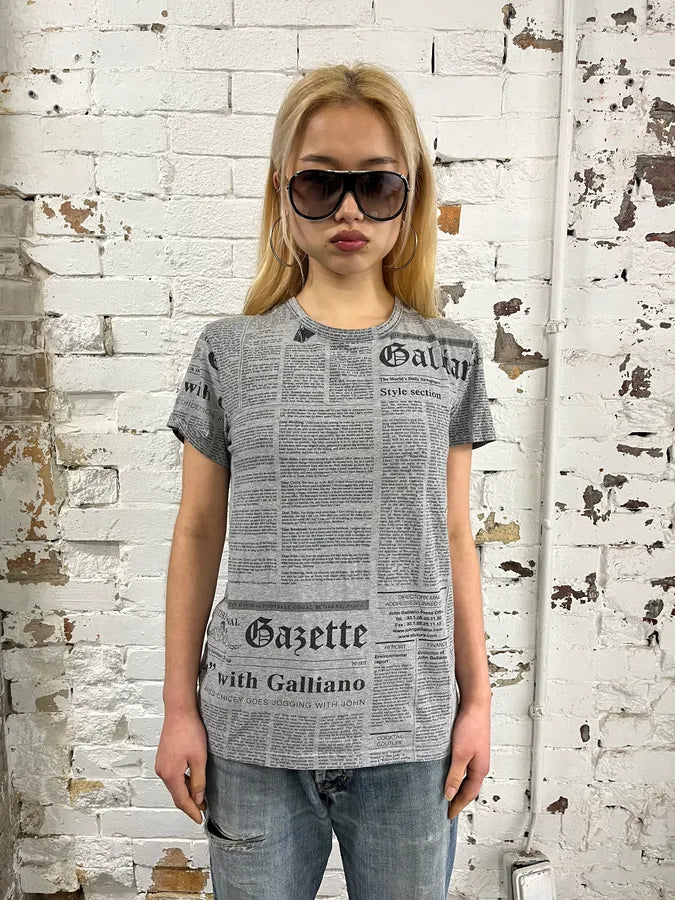 John Galliano Grey & Black V Neck Magazine Newspapers T-Shirt cgLBTgC 1