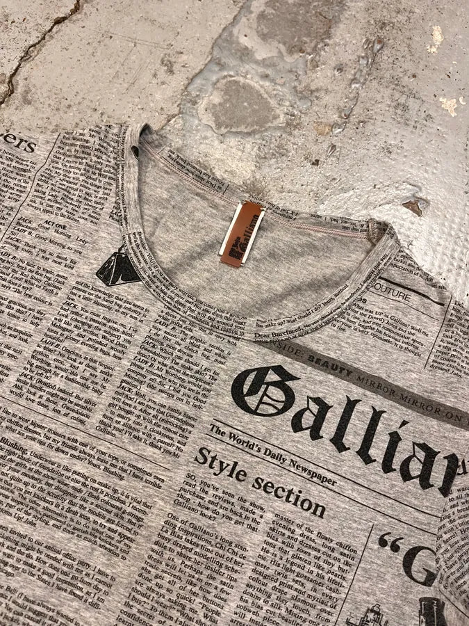 John Galliano Grey & Black V Neck Magazine Newspapers T-Shirt cgLBTgC 4