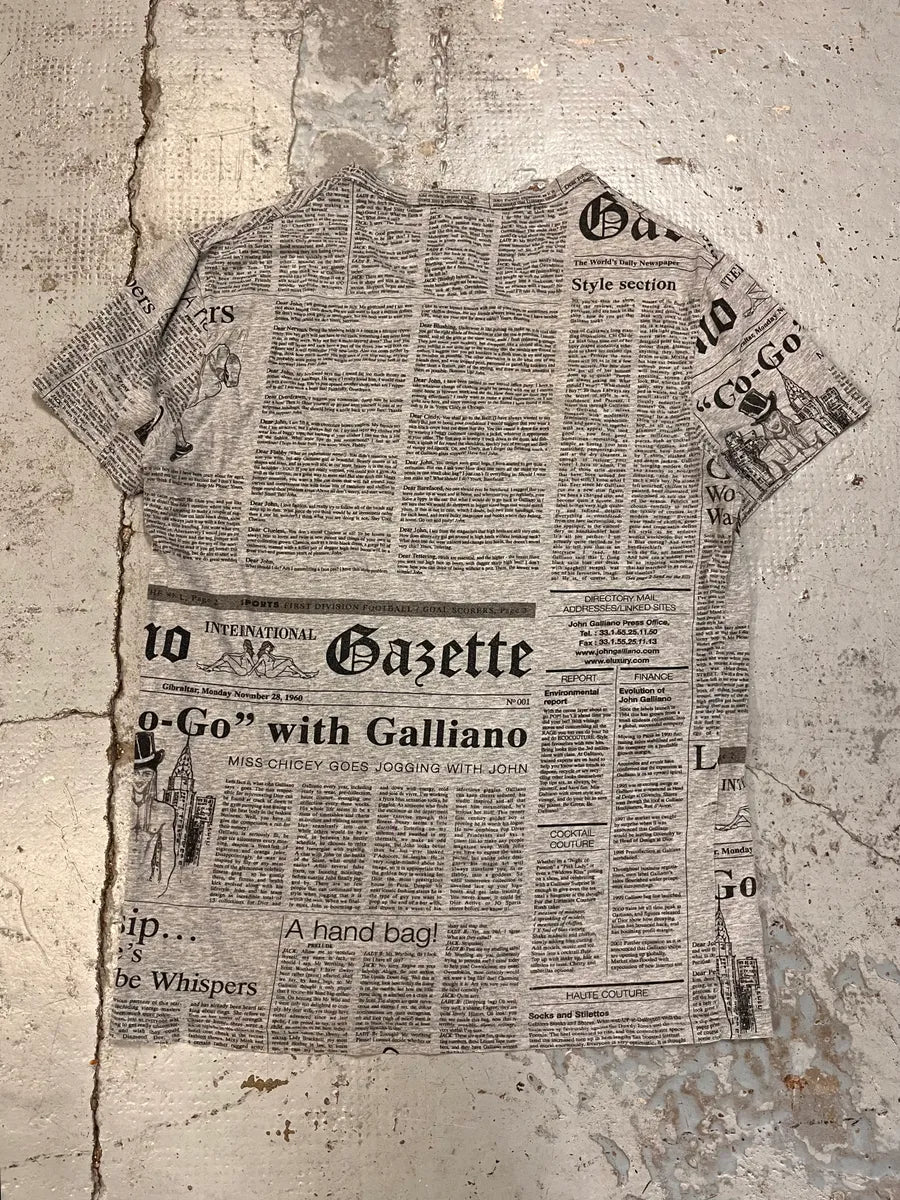 John Galliano Grey & Black V Neck Magazine Newspapers T-Shirt cgLBTgC 6