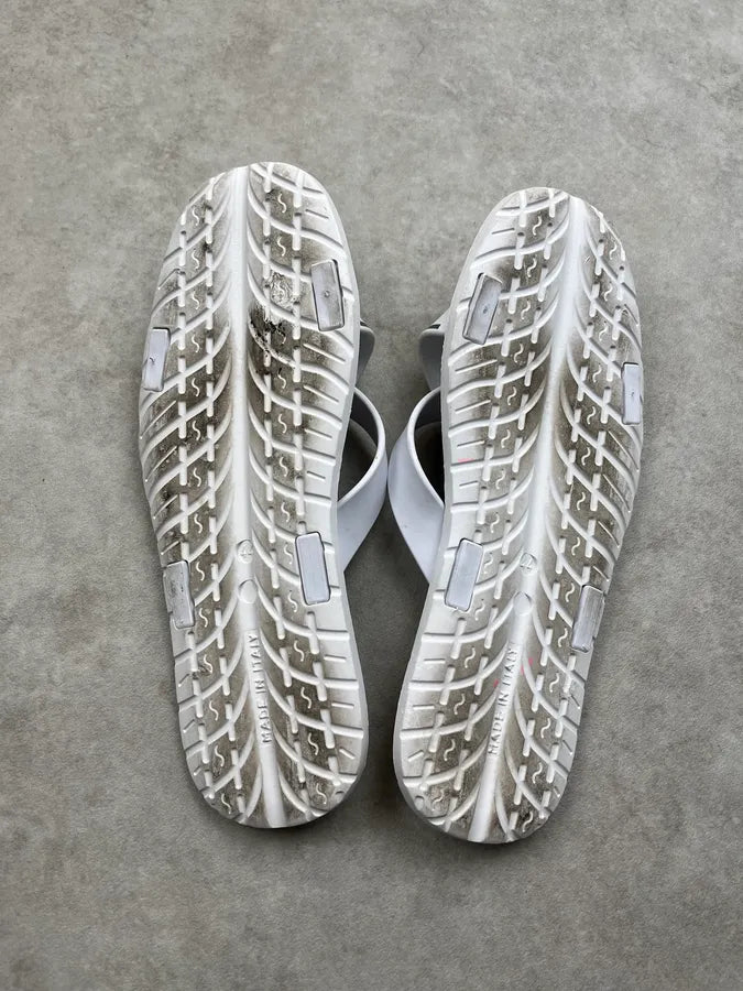 John Galliano White Rubber Logo Flip Flops UXmOBpT 3
