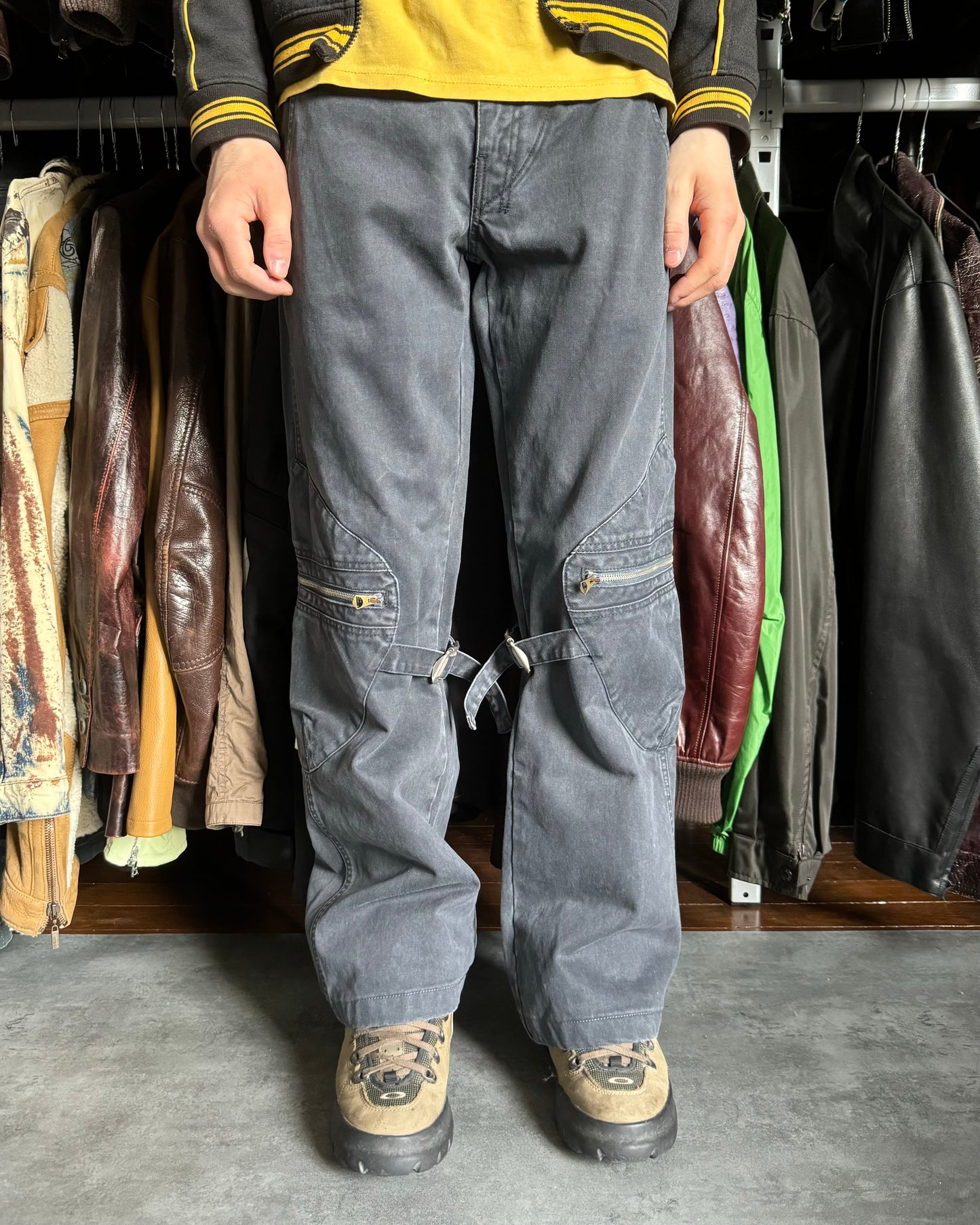 2000s Armani Grey Bondage Cargo Pants (M) - 2