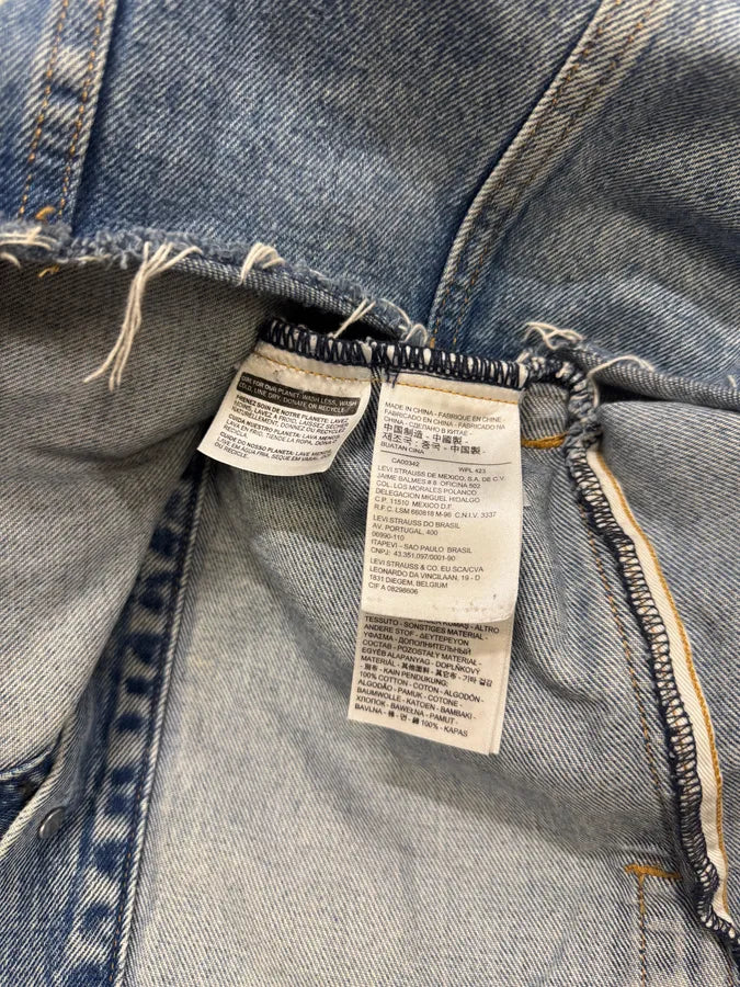 Levi’s Altered Brut Buttoned Denim Trucker Jacket PendHMt 6