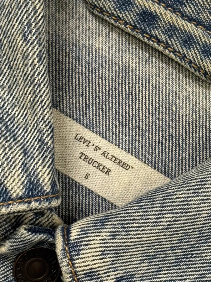 Levi’s Altered Brut Buttoned Denim Trucker Jacket PendHMt 8