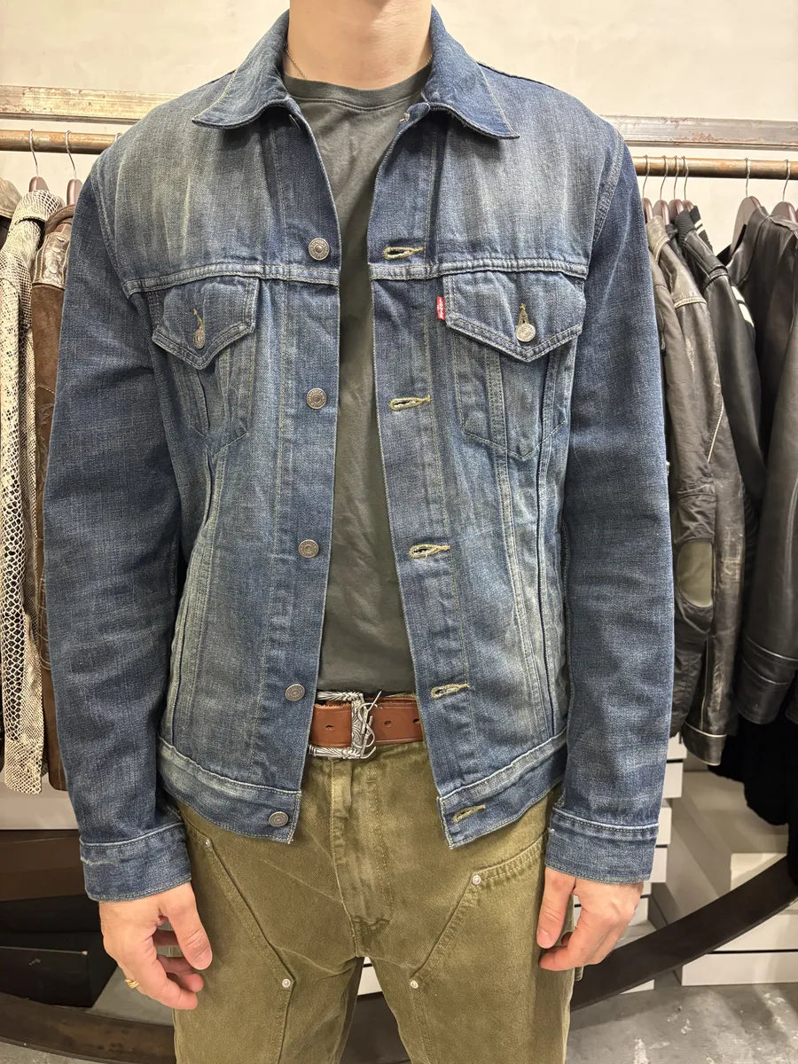 Levi’s Raw Brut Buttoned Denim Trucker Jacket TzunASw 1
